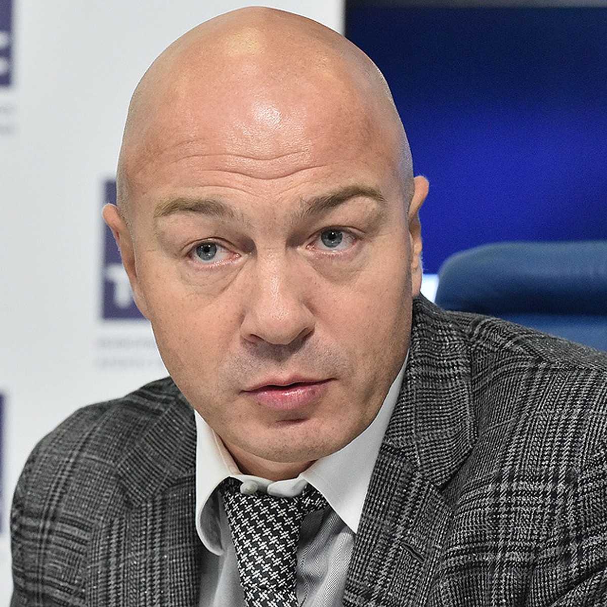 Олег Новиков